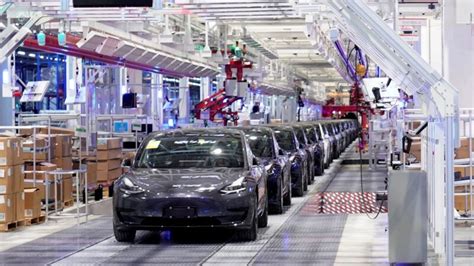 T­e­s­l­a­,­ ­A­r­a­l­ı­k­ ­a­y­ı­ ­i­ç­i­n­ ­Ş­a­n­g­h­a­y­ ­f­a­b­r­i­k­a­s­ı­ ­i­ç­i­n­ ­ü­r­e­t­i­m­ ­p­l­a­n­ı­n­ı­ ­d­ü­ş­ü­r­d­ü­